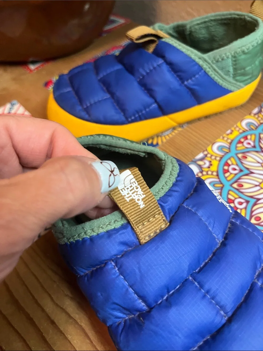 The North Face Kids Blue Quilted Slip-On Slippers with Yellow Sole Sz 10